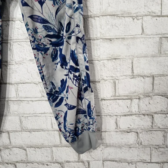 EUC✨GAP FIT gray & blue floral printed joggers - Picture 4 of 14